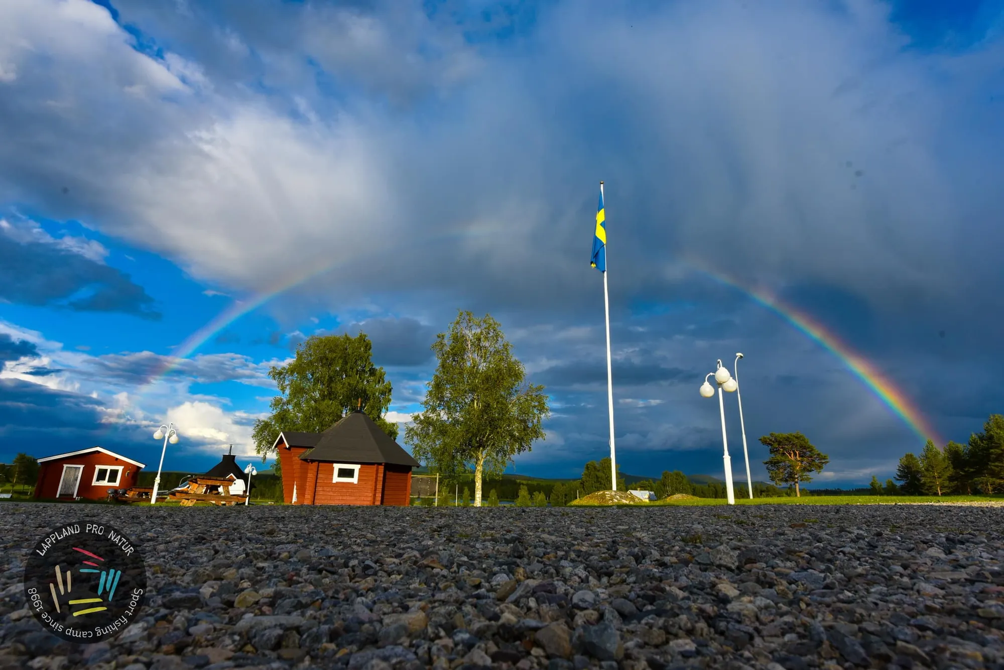 Arc-en-ciel au-dessus du lodge Lappland Pro Natur